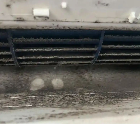 大化空调吹的风有股烧焦味是怎么回事